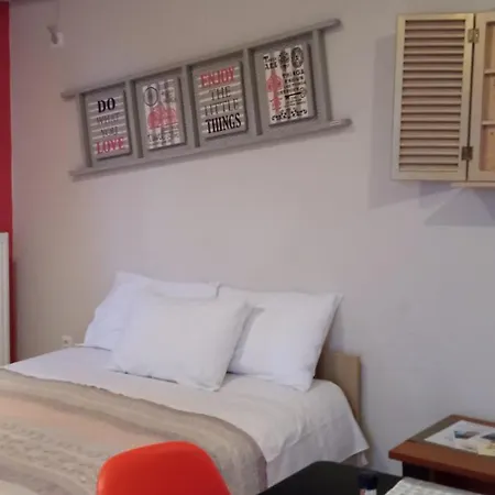 Apartament Theoni's *